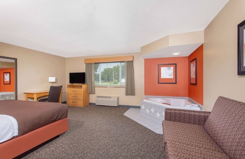 Boscobel Hotel | AmericInn by Wyndham Boscobel