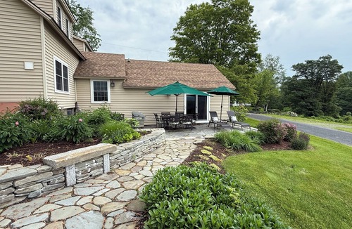 Windsor House | Antique farmhouse with spectacular mountain view in a bucolic setting.