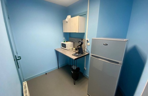 Cherbourg-en-Cotentin Apartment | Apartment "Les Moulins - Studio 1" with Balcony and Wi-Fi