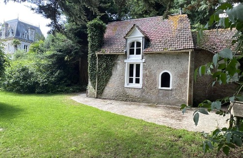 Saint-Come-du-Mont Villa | Apartment 'Maison Lafosse' with Shared Terrace and Shared Garden