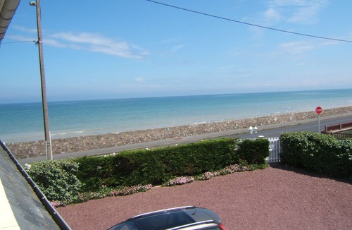 Saint-Marcouf Apartment | 🌊 Appt bord de mer 6 pers À 20 m plage 🛏️ 3 CH - 🛁 2 SDB terrasse au RDC
