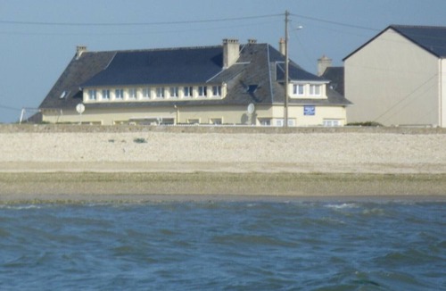 Saint-Marcouf Apartment | 🌊 Appt bord de mer 6 pers À 20 m plage 🛏️ 3 CH - 🛁 2 SDB terrasse au RDC