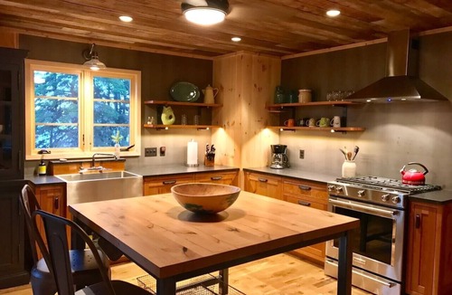 Lutsen Cabin | Artisan-crafted Magic on Lake Superior