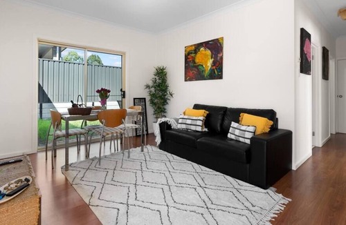 Rostrevor House | Artistic & Peaceful 3BR Holiday home*WiFi-Parking*