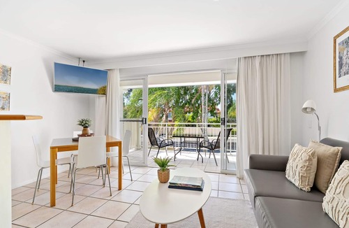 Noosaville Hotel | At The Sound