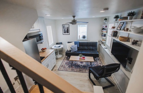 Diamond Lake Apartment | Attached modern Tiny House