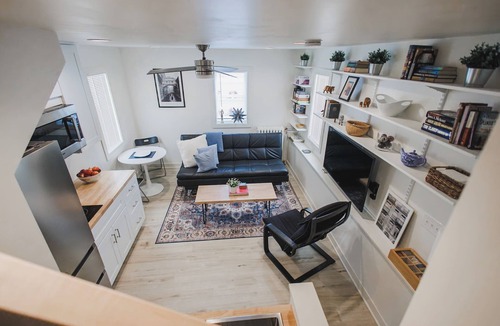 Diamond Lake Apartment | Attached modern Tiny House