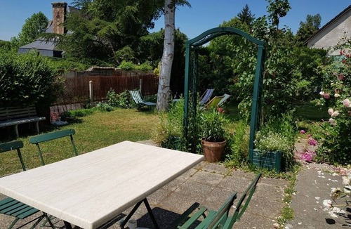 Montfort-sur-Risle House | Authentic Normandy farmhouse in a village: spa, nature & wifi