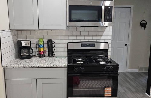 Lovington House | Awesome 3-bedroom house with AC in delightful Des Moines