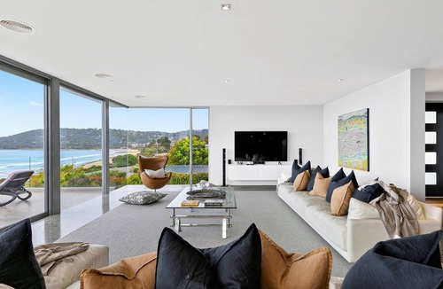 Lorne House | Azure - Absolute Beachfront Luxury, Wifi, Spa