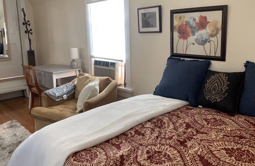 Madison House | Badger Game? This is a perfect lair for gamegoers! Close to Camp Randall !