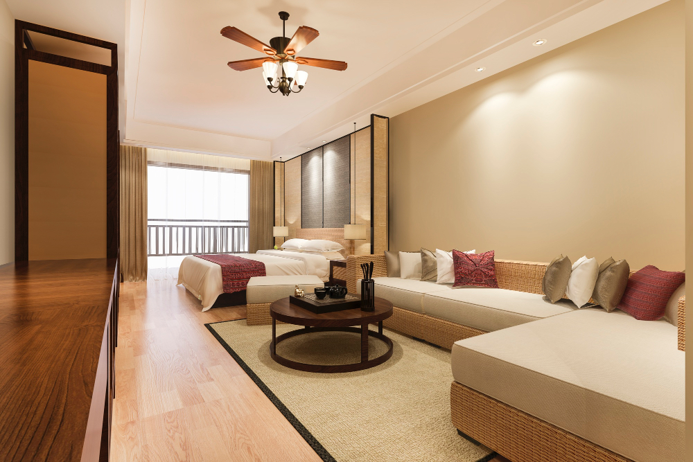 Barnard House | Barnard Lodge: Restored and Spacious 1795 Cape Home -