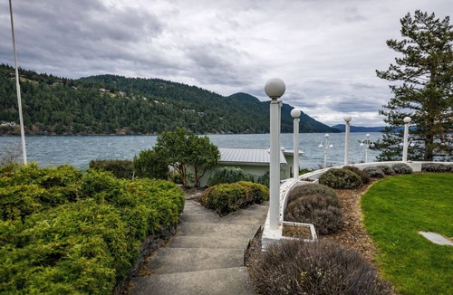 Rosario House | Bayside Waterfront King Ocean Views King Bed Pool