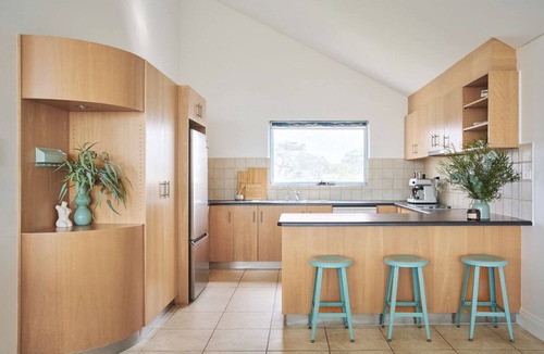 Middleton House | Beach, sunsets, explore, relax. Linen, games, food essentials provided!