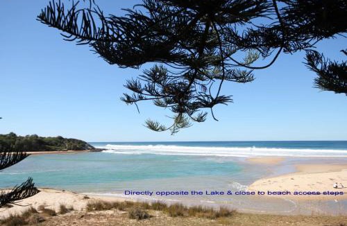 Lake Cathie Apartment | Beachfront 4