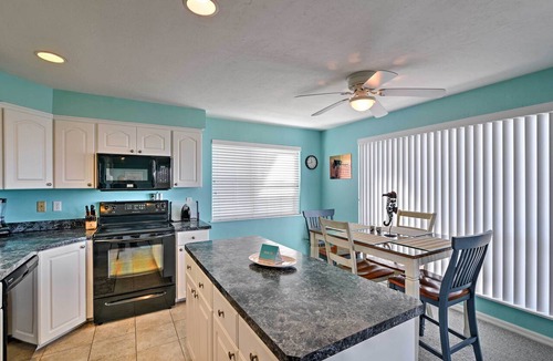 Cedar Key Condo | Beachfront Cedar Key Condo w/Pool, Spa & Views!