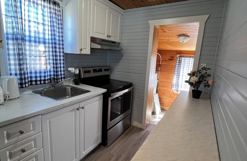 Wasaga Beach Cottage | BEACHFRONT COTTAGE IN WASAGA BEACH - SANDPIPER BEACH RESORT - COTTAGE # 6
