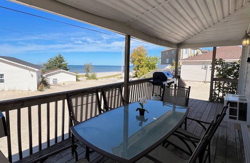 Wasaga Beach Cottage | BEACHFRONT COTTAGE IN WASAGA BEACH - SANDPIPER BEACH RESORT - COTTAGE # 6