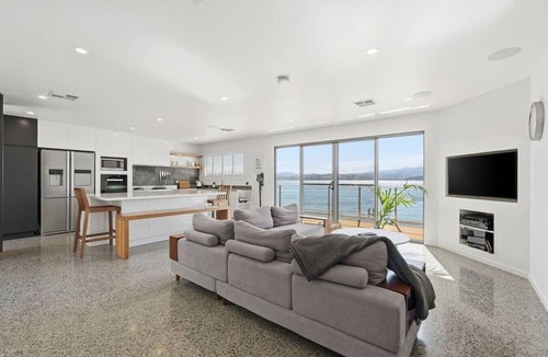 Opossum Bay House | Beachfront Escape + Hot Tub