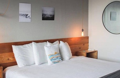 Long Beach Hotel | Beachfront Escape in Long Beach! 2 Comfortable Units, Indoor Pool, Free Parking!