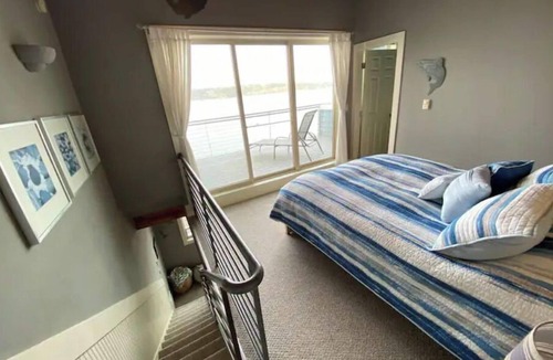 Camano Island House | Beachfront Home with Sound View on Camano Island