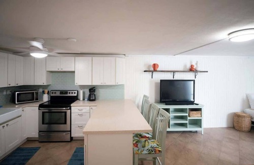 Punaluu Apartment | Beachfront Studio Retreat