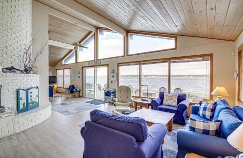 Bells Beach House | Beachfront Whidbey Island Home + Apartment!