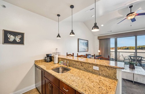 Lake Delton Condo | Beachview Twin #2 at Delton Grand (429)