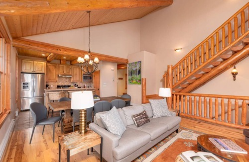 Fraser House | Bear Pause | Pet Friendly | Private Hot Tub | Mountain Cabin