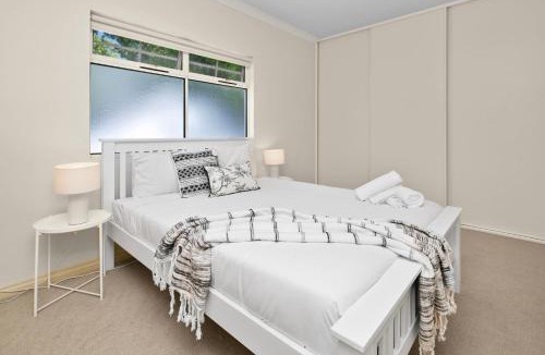 Beaumont House | Beaumont Bliss: 4BR 2 5BA Family Retreat