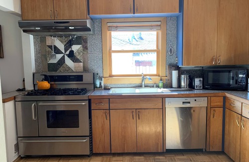 Newlands House | Beautiful 2-bedroom house with AC in quiet North Boulder
