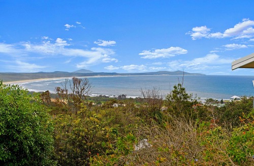 Crescent Head House | BEAUTIFUL BEACH HOME WITH EXPANSIVE DECK, WI-FI & NETFLIX