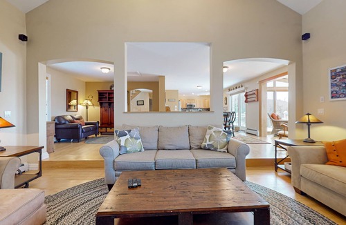 Stratton and Bromley Ski Areas House | Beautiful house w/mountain & pond views, hot tub, pool table, bbq, firepit, w/d