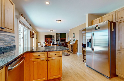 Stratton and Bromley Ski Areas House | Beautiful house w/mountain & pond views, hot tub, pool table, bbq, firepit, w/d