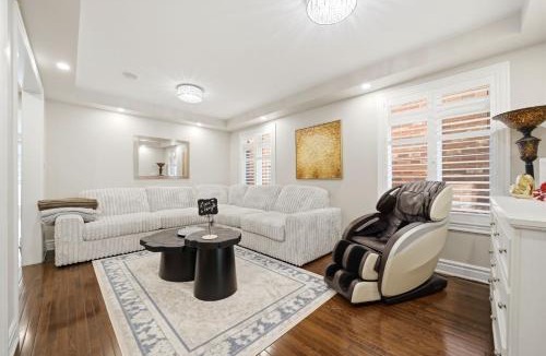 Brampton House | Beautiful Spacious Family Home