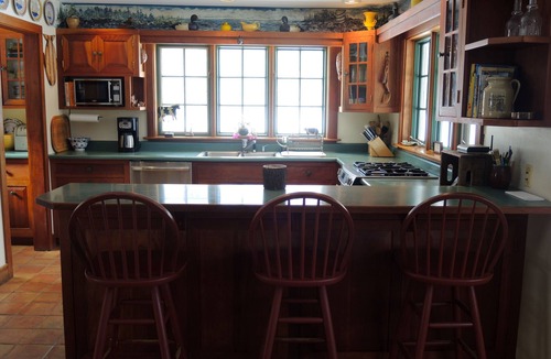 South Londonderry House | Beautifully Maintained Custom Built Home on 7 acres - 3 mi from Stratton Access