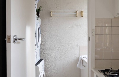 St. Kilda East Apartment | Beautifully Styled Apartment in St Kilda East