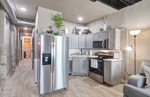 Baird Apartment | Belle Plain Inn Rustic Refuge