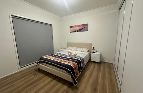 Berwick House | Berwick Modern Private Room- The Centre to Everything Close By