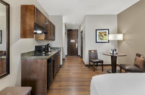 Williston Hotel | Best Western Plus Williston Hotel & Suites