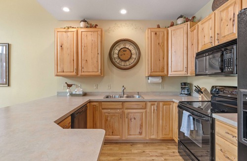 McGregor House | Big Sandy Lodge and Resort Lakefront Lodge - spacious-luxurious