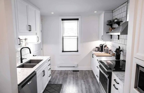 Calabogie House | Black Timbers Getaway-Central to Skiing