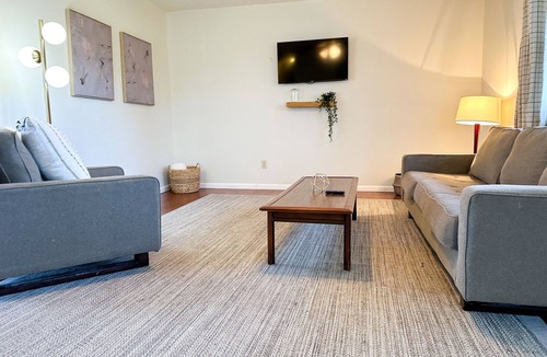 St. Robert House | Blue bird inn-mins from FLW