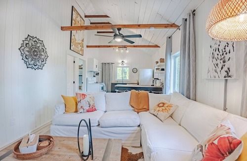 Sharbot Lake Ski Chalet | Blue Heron- Bright 2 Bedroom Cottage