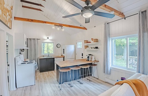 Sharbot Lake Ski Chalet | Blue Heron- Bright 2 Bedroom Cottage