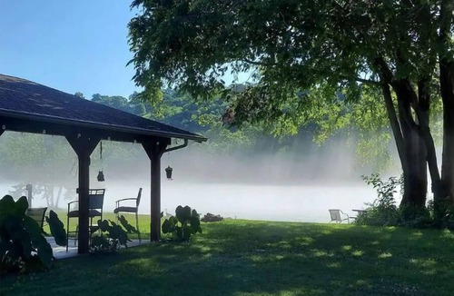 Flippin Cabin | Blue Heron River Front Cabin