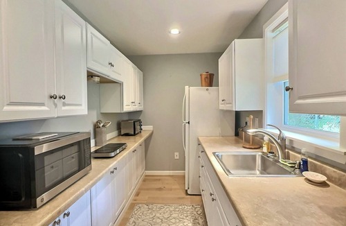 SeaTac Apartment | Blue Heron Studio with Spa Soaking Tub + Near SeaTac