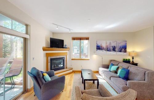 Willow Grove Apartment | Blue River Bliss
