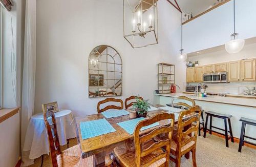 Willow Grove Apartment | Blue River Grove