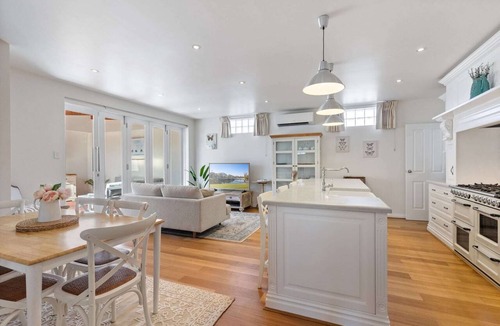 North Adelaide Apartment | Bluestone Symmetrical Cottage with Outdoor Area
